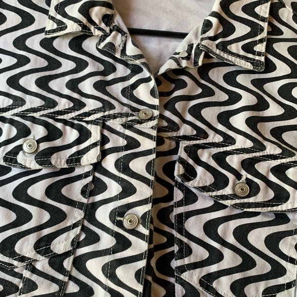 H&M Black and White cropped Denim Jacket - M - Picture 2 of 5